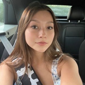 Meet your Posher, Isabella